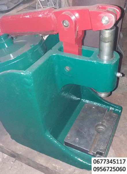 Пресс настольный пневматический усилие 10 тонн, предназначен для операций холодной штамповки: вырубки, пробивки, гибки, неглубокой вытяжки , запрессовки втулок ,опресовки зажимов , скоб и наконечников на проводах , таблетпресс , таблетирование , габаритный размер -570х450х620 вес 160кг